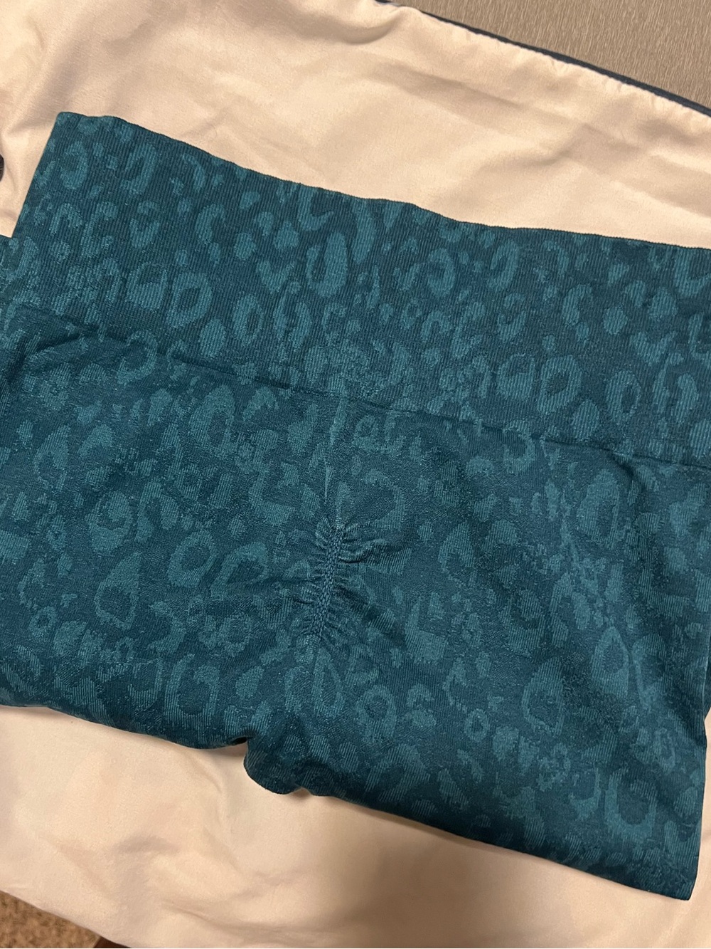 Gymshark Teal Animal-Print Seamless Leggings - Picture 2 of 4